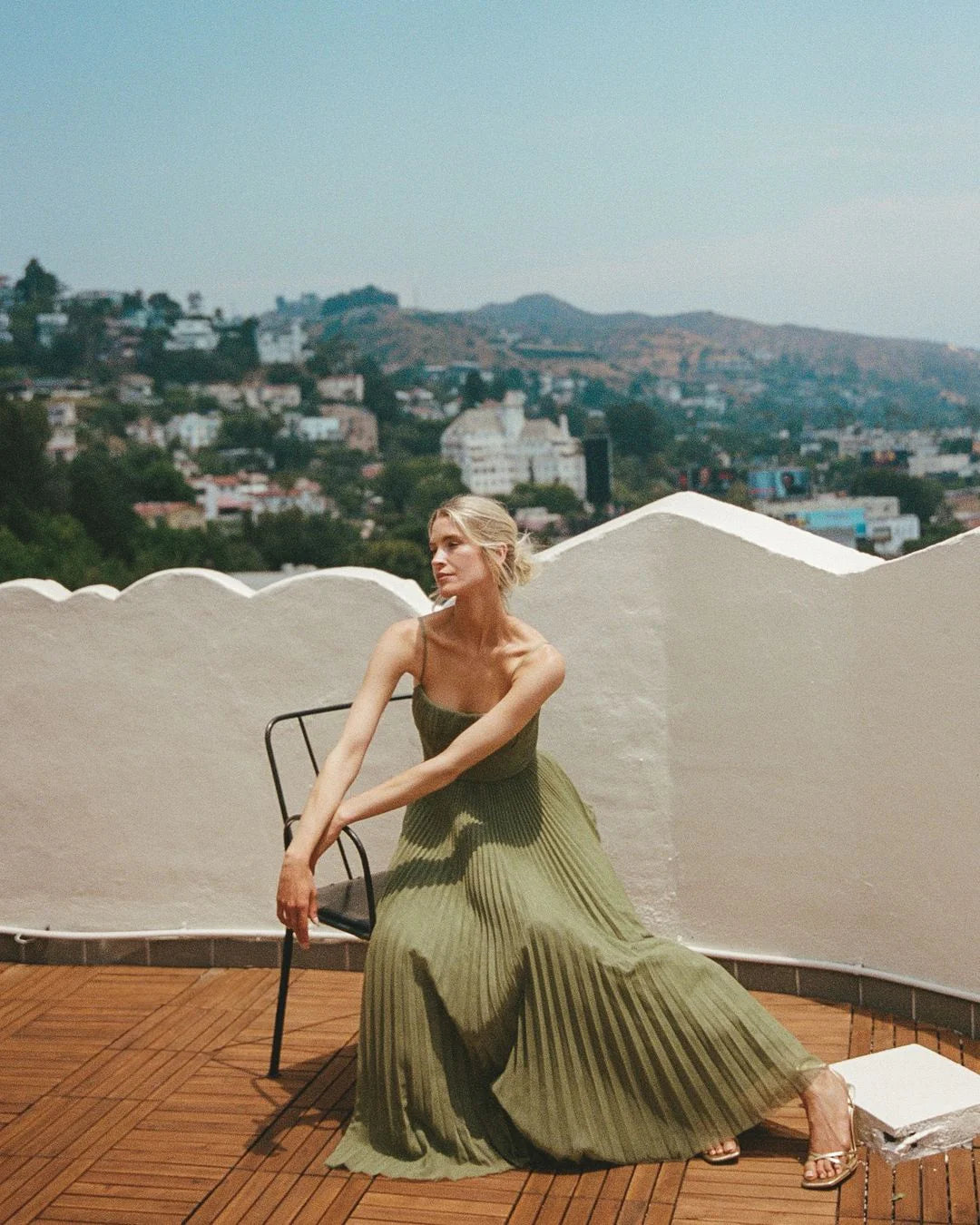 Vestido Olivia – Elegancia moderna con espalda descubierta